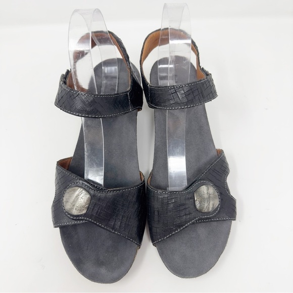 TAOS Trophy 2 Wedge Sandals - Picture 3 of 9